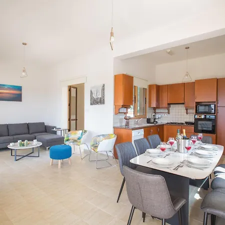 بيت للعطل Geraeumiges Fuer 13 Personen In *